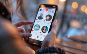 Tinder Bios of the Zodiac Signs – What Would They Really Say